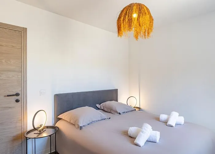 Le Dauphine 6 *