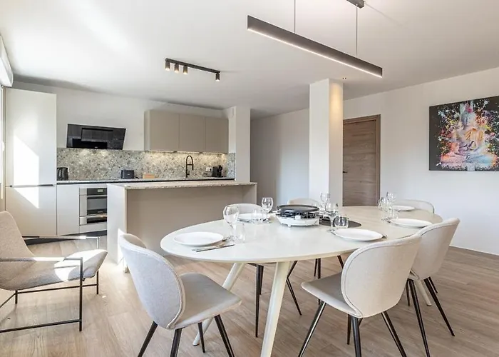 Le Dauphine 6 *